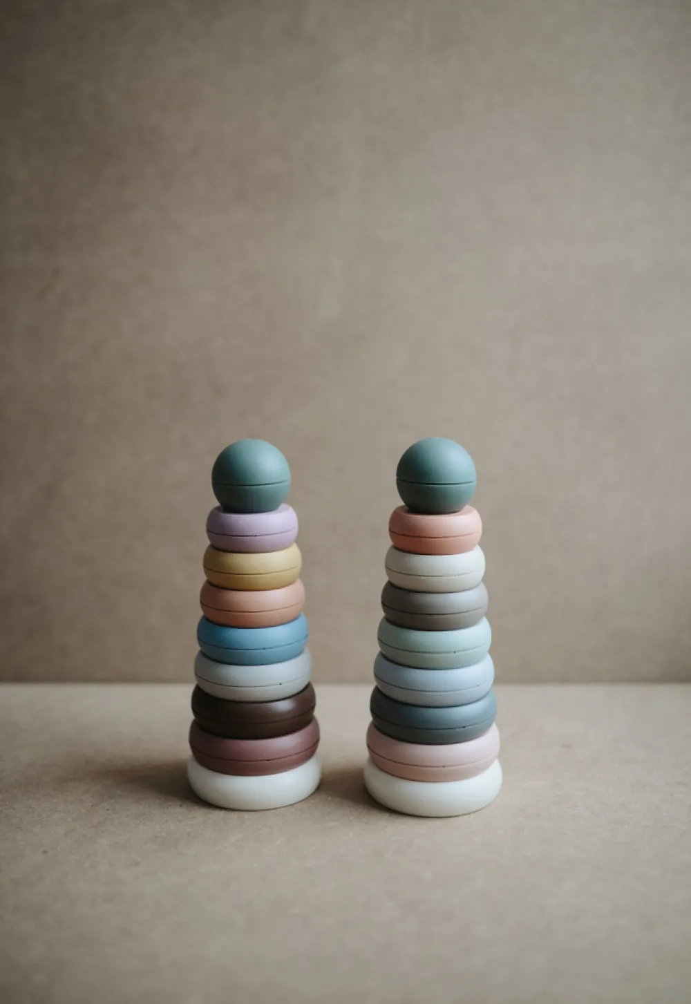 MUSHIE Aktivitetslegetøj Ringtårn - Rustic- Stabelklodser