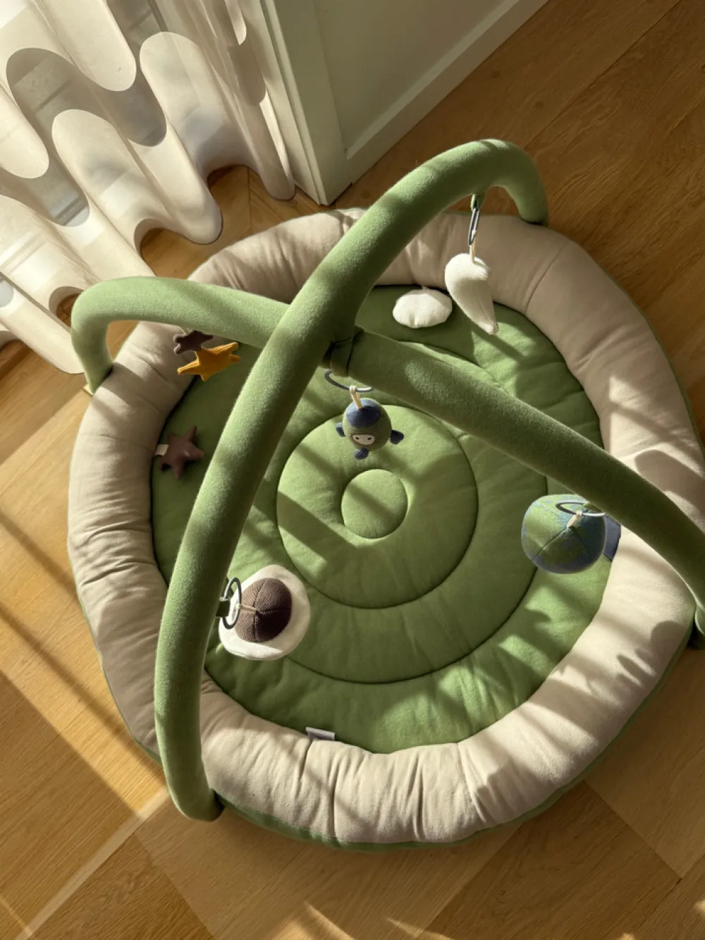 Vanilla COPENHAGEN Aktivitetstæppe med blød kant - Space- Aktivitetstæpper