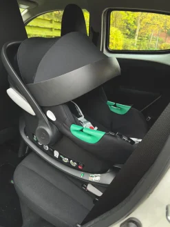 Cybex Aton B2 i-Size inkl. base one - Volcano Black- Autostole 40-87 Cm (0-15 Mdr.)