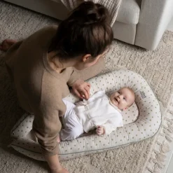 VINTER & BLOOM Babynest - Beige/firkløver-Børn Nest
