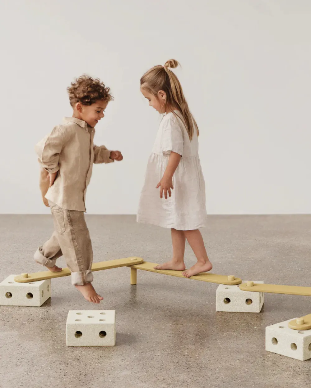 MODU Balancebane Sand Grey / Honey Yellow- Tumlemøbler