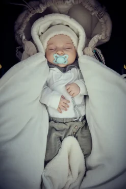 Najell Barnevognsdragt- Teddy White- Lifte