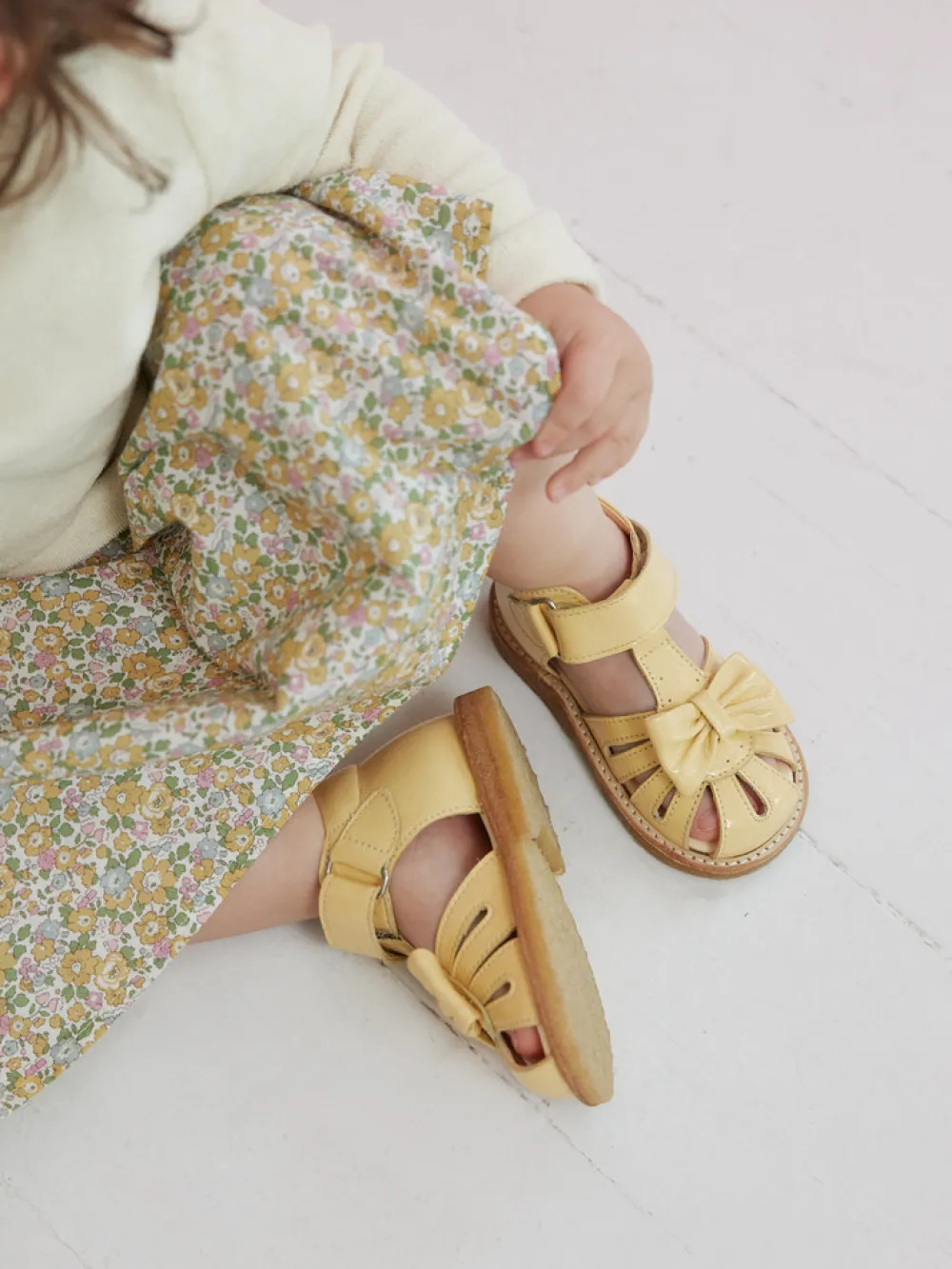 Angulus Begynder sandal med sløjfe og velcro lukning - 2706- Sandaler Med Lukket Tå