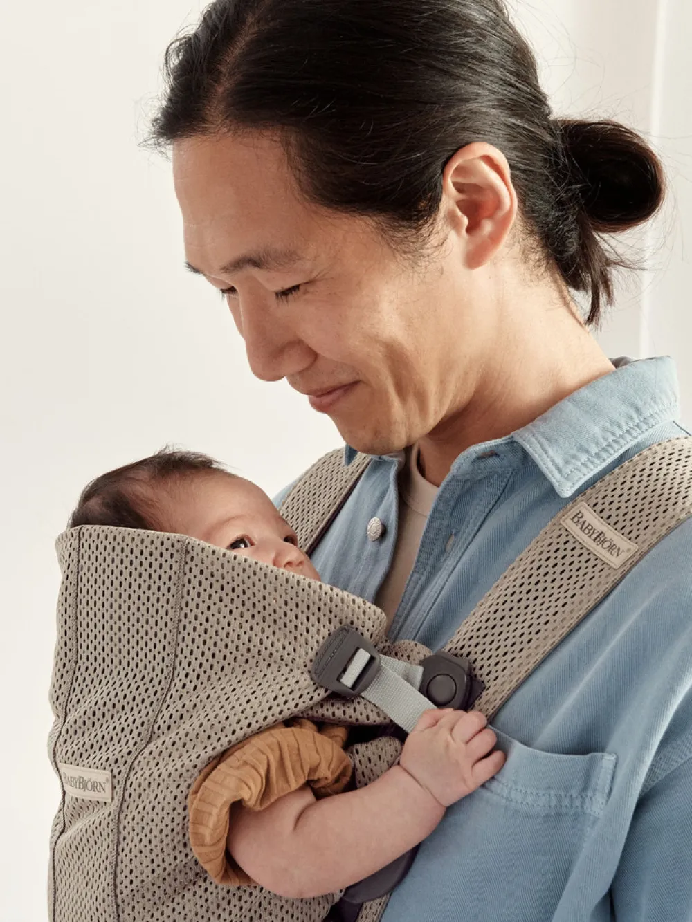 BabyBjörn Bæresele Mini - 3D-mesh, Grå beige- Bæreseler & Vikler