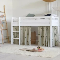 Hoppekids ECO Comfort halvhøj seng hvid, med forhæng grøn-Børn Pakkeløsninger|Juniorsenge