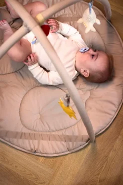 Filibabba Fjord aktivitetstæppe inkl. 3 aktivitslegetøj- Aktivitetstæpper