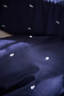 Filibabba Junior sengetøj - Midnight med broderet Christian hval-Børn Sengetøj