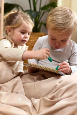 Filibabba Junior sengetøj - Warm grey med broderet Christian hval-Børn Sengetøj