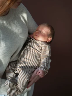 Serendipity Organics Nyfødt Dragt - Almond/Offwhite- Heldragter M. Fod