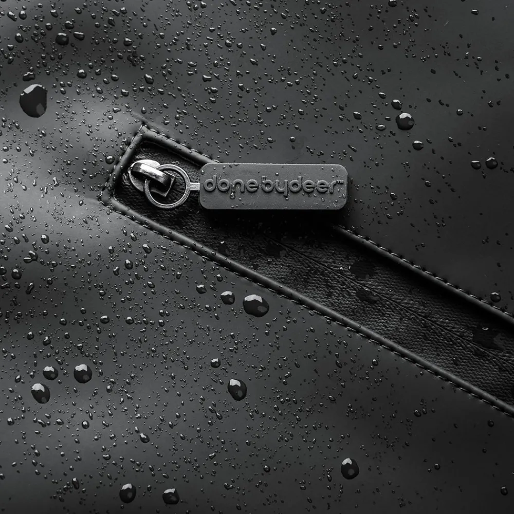 Done By Deer Puslerygsæk - sort- Pusletasker & Transporttasker