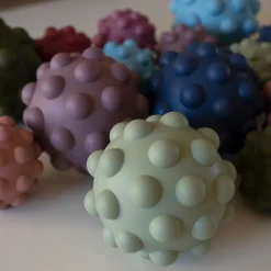 Le Toft Sensory Silicone Fidget Ball - Sage- Sansebolde