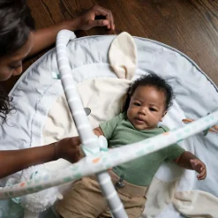 Ingenuity Sheppy's Spot plys aktivitets-gym- Aktivitetstæpper