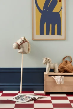 Kids Concept Stribet Kæphest, Sam- Rolleleg