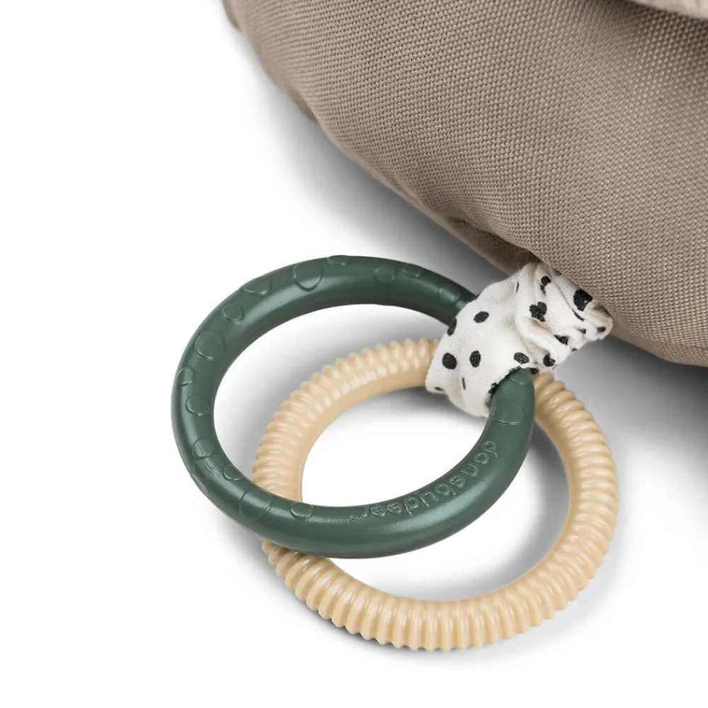 Done By Deer Tummy time aktivitetslegetøj - Croco Sand- Aktivitetslegetøj