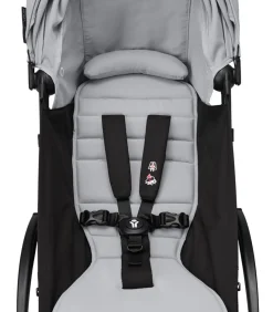 Stokke® YOYO³ Klapvogn - stone på hvidt stel- Rejseklapvogne